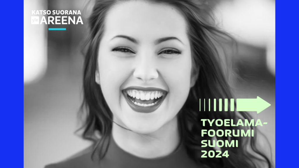 Nuori nainen katsoo kameraan iloisesti hymyillen